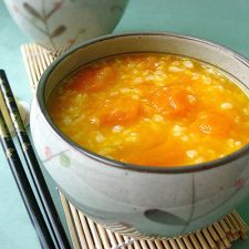Cách nấu cháo cà rốt cho bé.