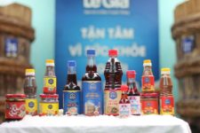 Mắm Lê Gia có bỏ phẩm màu không