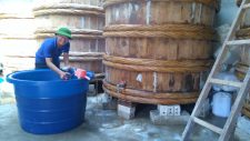 Nhọc nhằn nghề mắm truyền thống