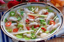 CÁCH LÀM CHÂN GÀ NGÂM MẮM CHUA NGỌT