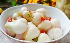 CÁCH MUỐI DƯA HÀNH TRẮNG, GIÒN, NGON CHO NGÀY TẾT