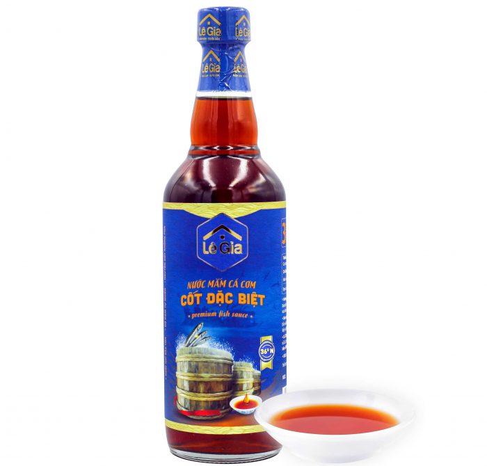 Nước mắm Lê Gia có màu vàng hổ phách, mùi thơm dịu,