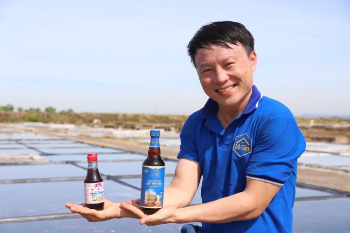 TỪ TÌNH YÊU VỚI NGHỀ TRUYỀN THỐNG CỦA CHA ÔNG