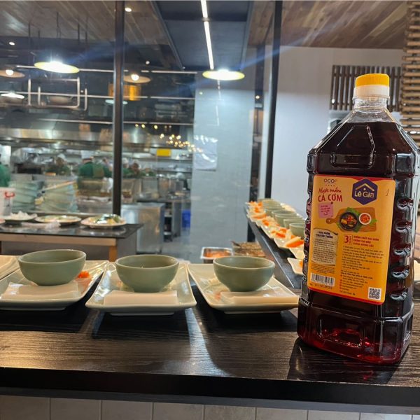 NƯỚC MẮM CÁ CƠM LÊ GIA CAN 2 LÍT