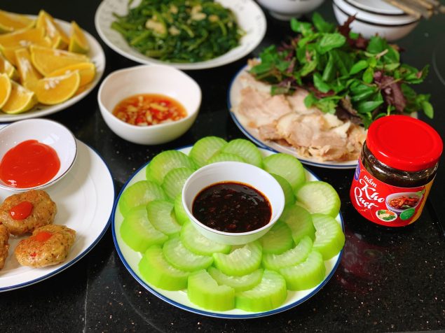 BẦU LUỘC CHẤM KHO QUẸT – MÓN NGON DỄ LÀM