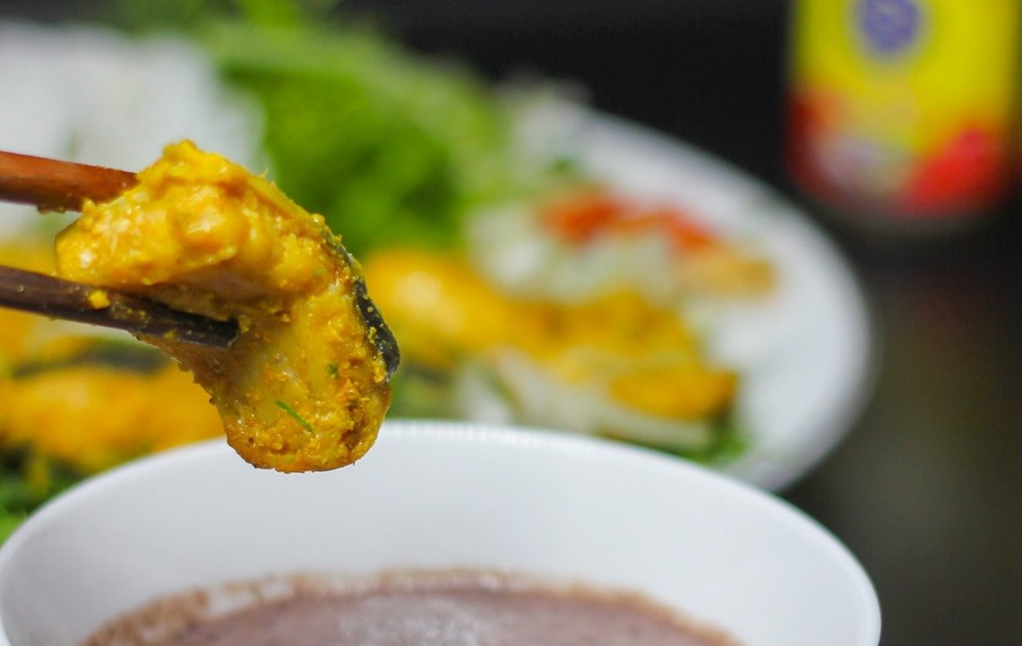 Vào bếp cùng Lê Gia làm món chả cá Lã Vọng