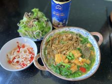 Vào bếp nấu bánh đa cá cùng mắm Lê Gia