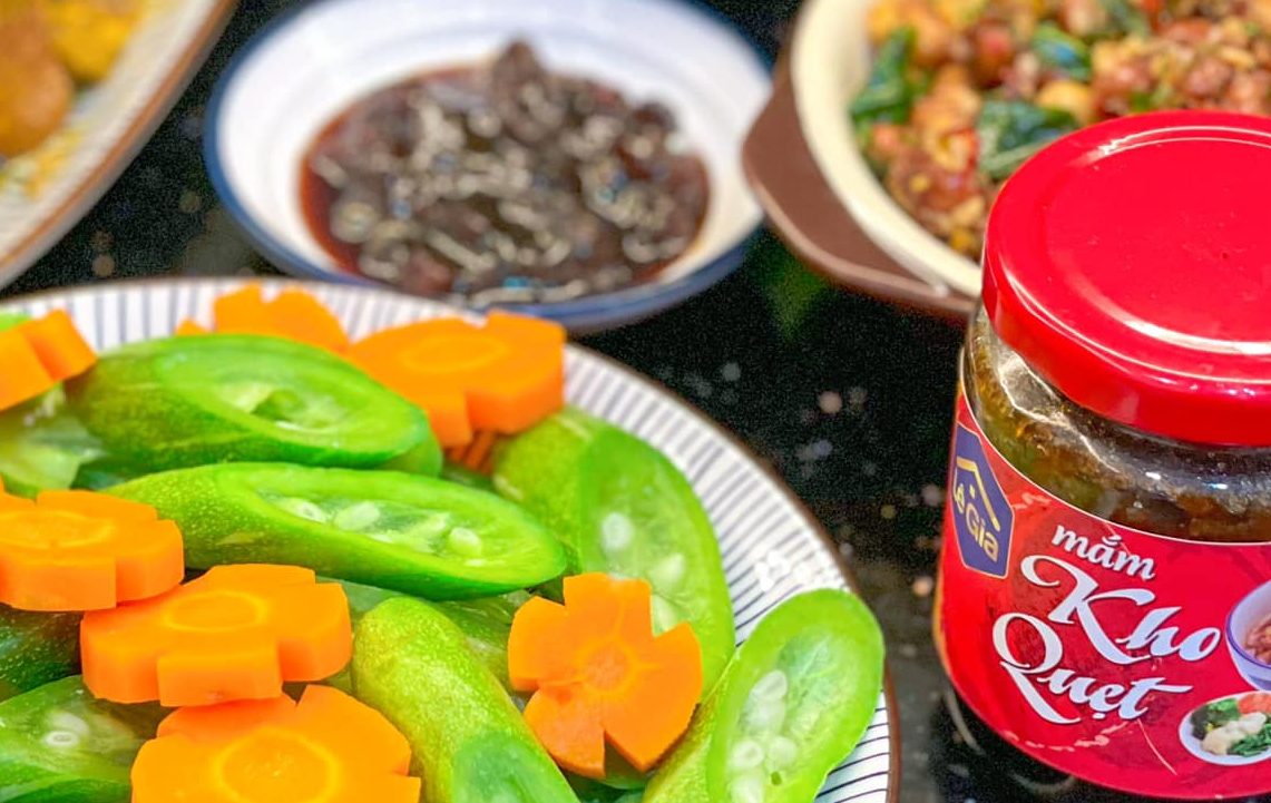 MẮM LÊ GIA ĐỒNG HÀNH CÙNG MẸ TRONG BỮA CƠM GIA ĐÌNH