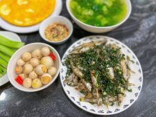 MÂM CƠM MÙA HÈ ĐÁNH BAY NẮNG NÓNG OI Ả