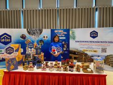 LÊ GIA GÓP PHẦN NHỎ BÉ CÙNG DU LỊCH XỨ THANH PHÁT TRIỂN